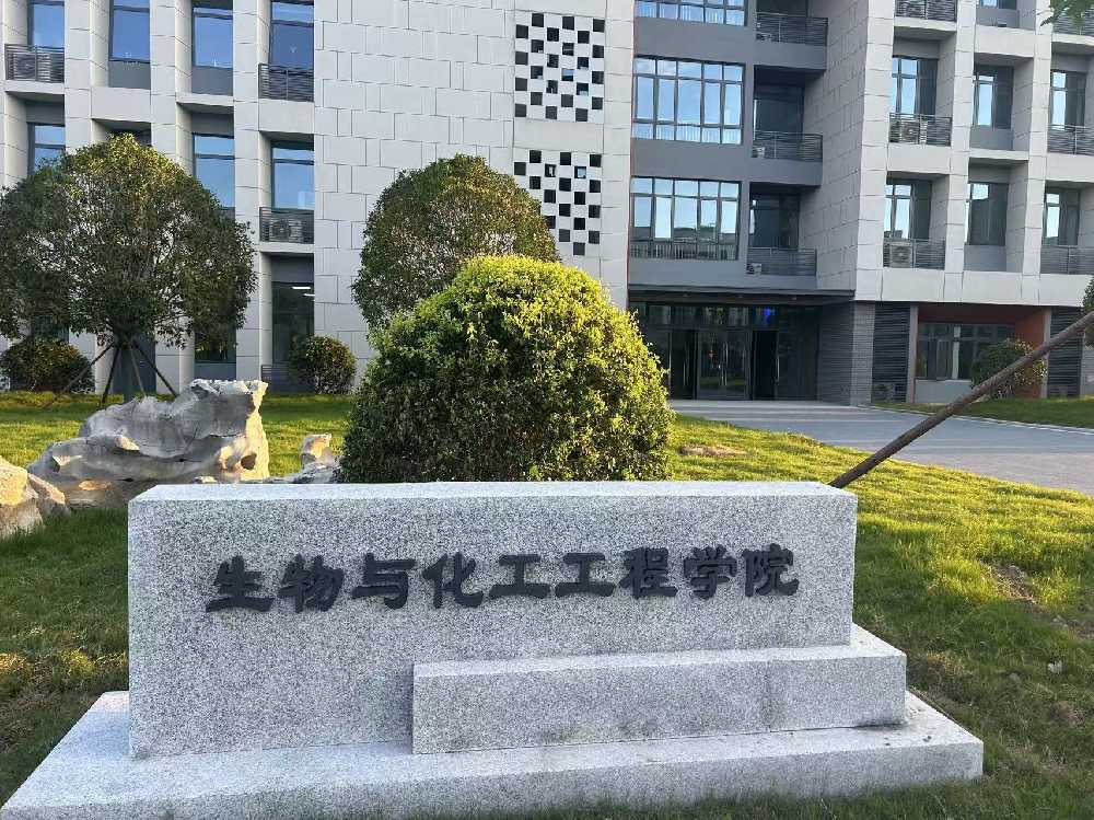 新津区扬州职业大学体育场高杆灯项目